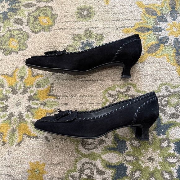 Y2K Stuart Weitzman Black Suede Heels with Kitten Heel - Picture 6 of 8